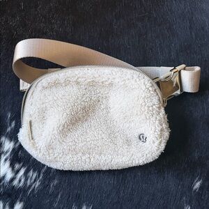 ▪️Lululemon▪️ Cream Sherpa Belt Bag